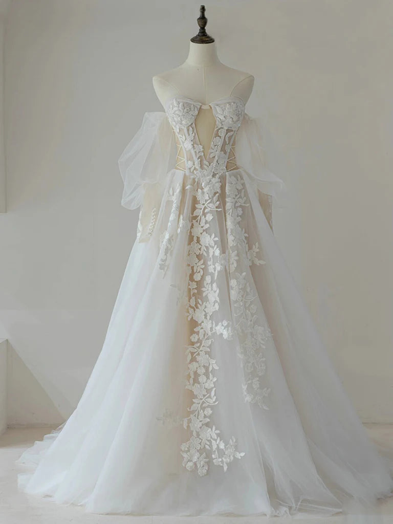 Robe de bal longue en tulle et dentelle coupe trapèze couleur champagne clair